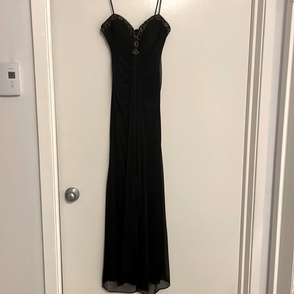 Beautiful gown w/black and gold stones